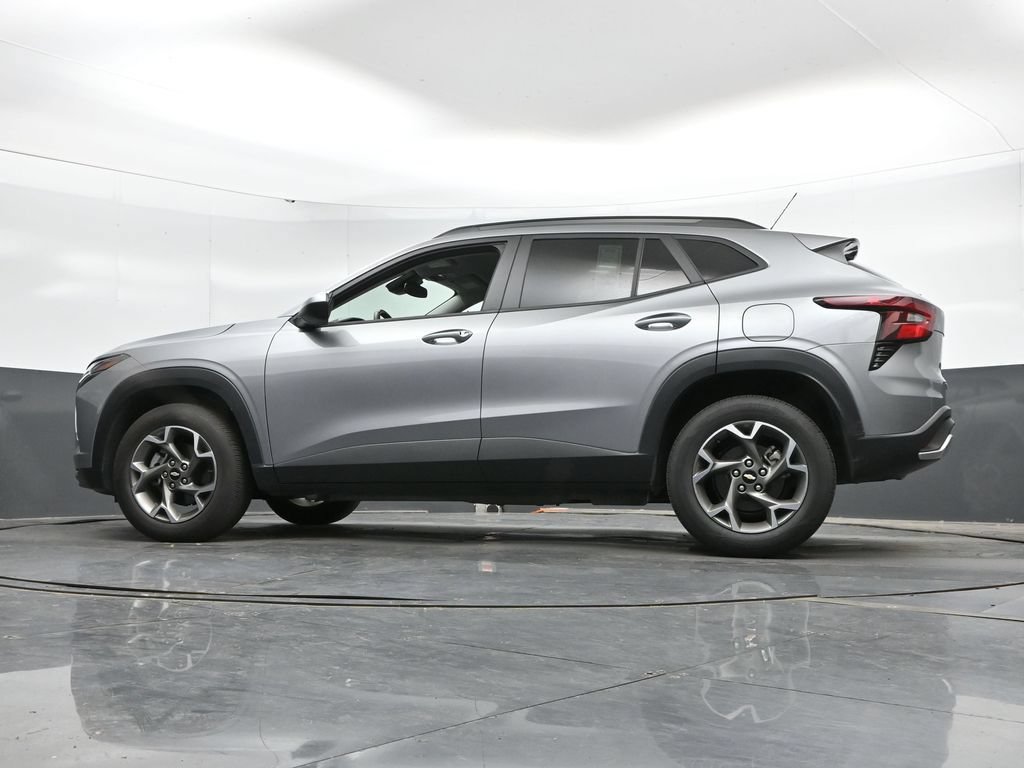 Used 2025 Chevrolet Trax LT w/ LT Convenience Package FWD image 44