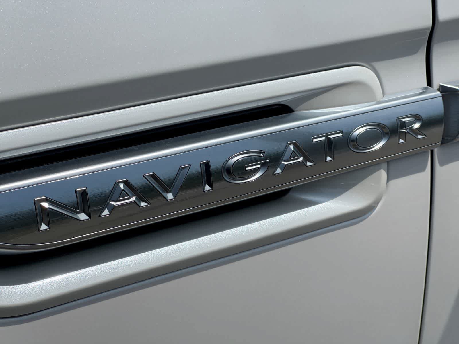 Used 2018 Lincoln Navigator Reserve w/ Technology Package AWD/4WD image 19