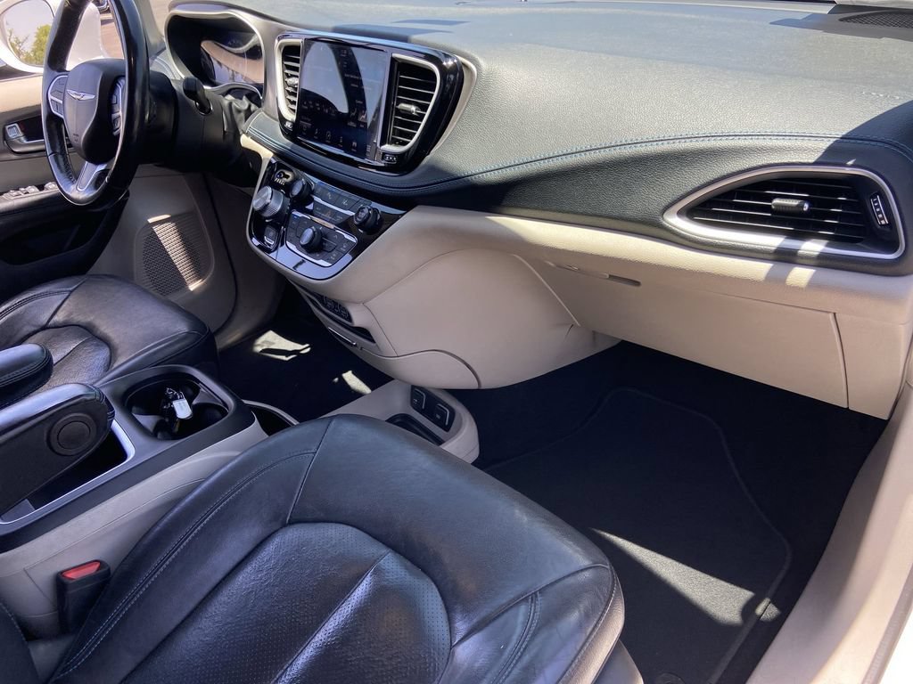 Used 2021 Chrysler Pacifica Touring-L FWD image 24