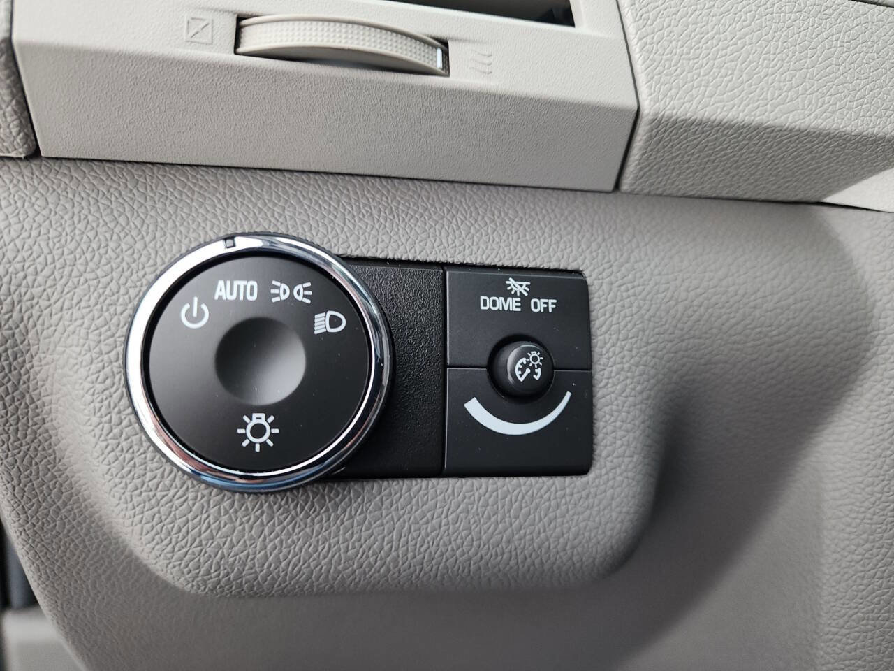 Used 2010 Chevrolet Traverse LS FWD image 16