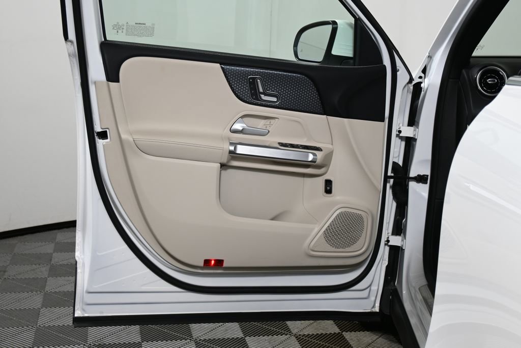 Used 2025 Mercedes-Benz GLB 250 4MATIC image 28