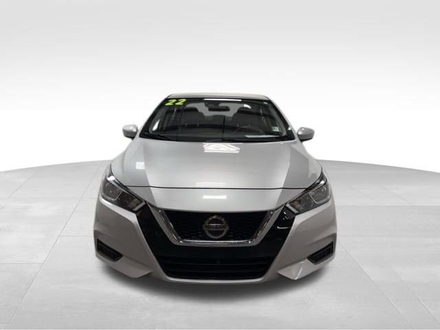 Used 2022 Nissan Versa SV image 3