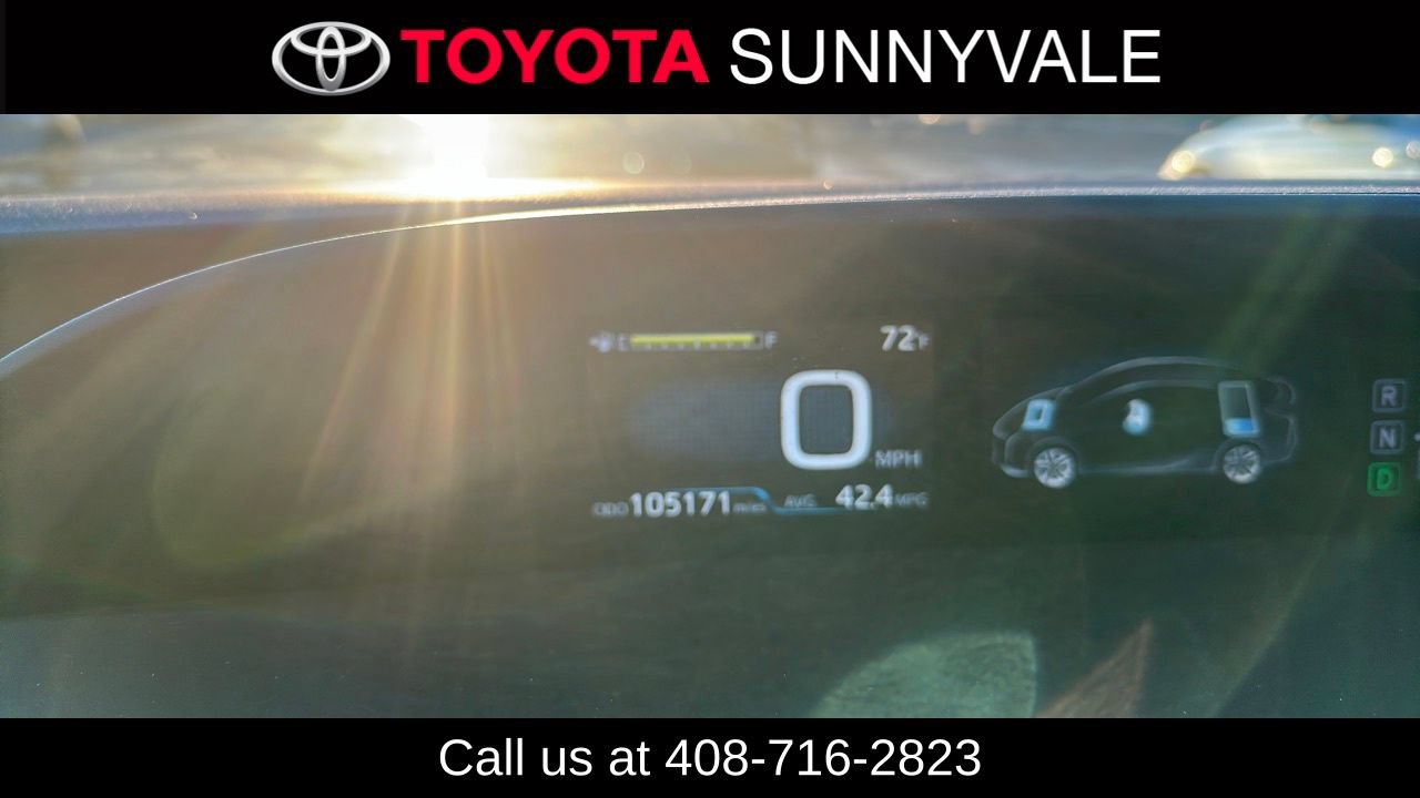Used 2017 Toyota Prius Two FWD image 3