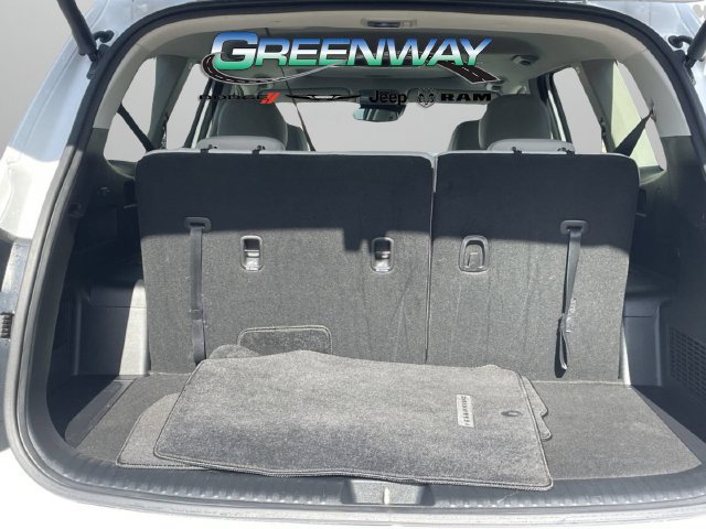 Used 2024 Kia Telluride EX w/ EX Captain's Chair Package FWD image 9