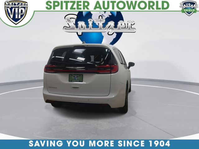 Used 2025 Chrysler Pacifica Select FWD image 9