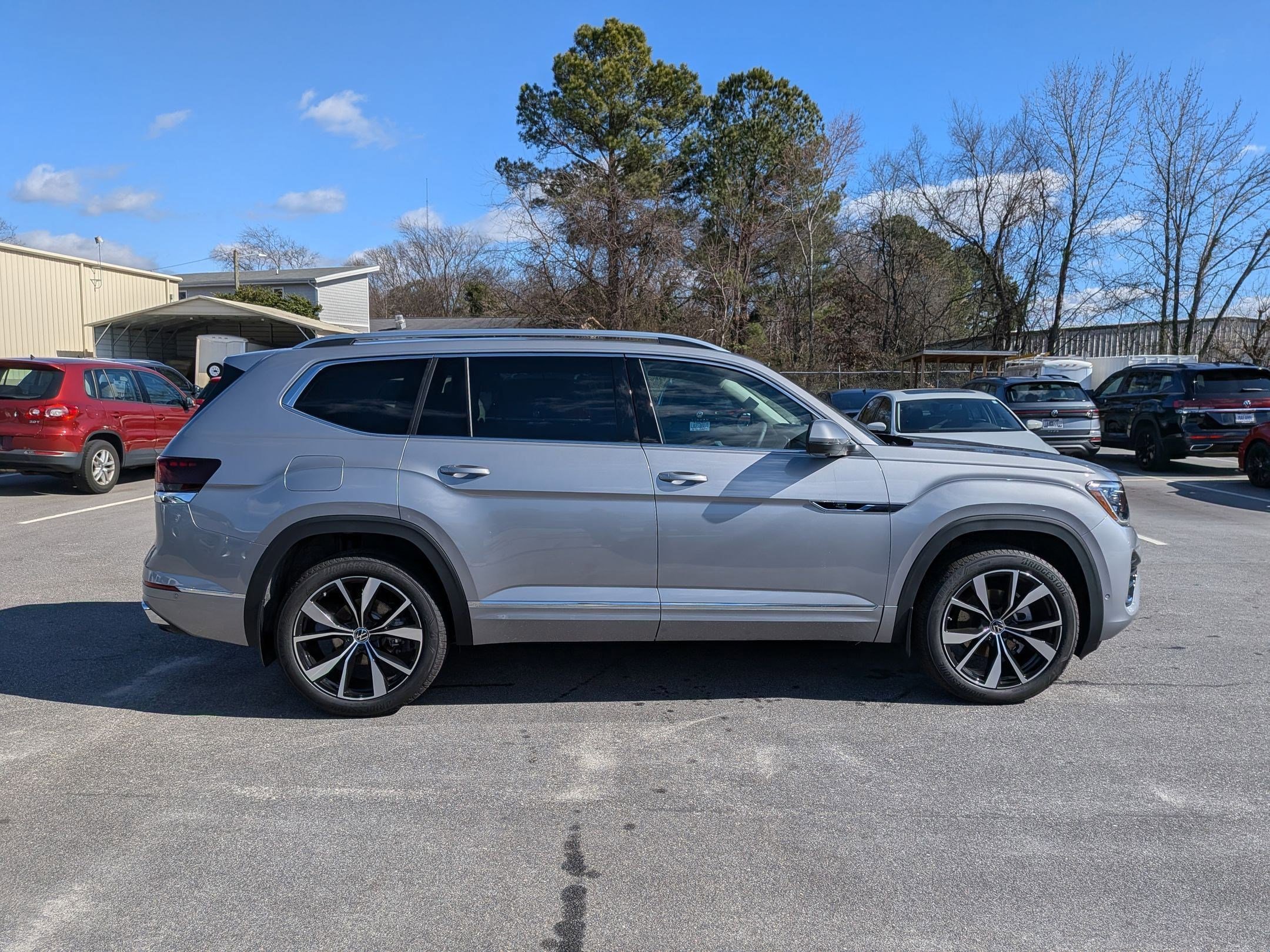 New 2026 Volkswagen Atlas SEL Premium R-Line AWD/4WD image 2