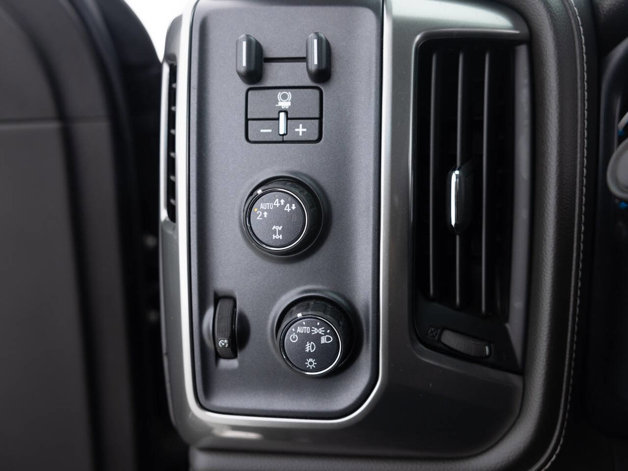 Used 2018 Chevrolet Silverado 1500 LTZ w/ Sport Package image 35