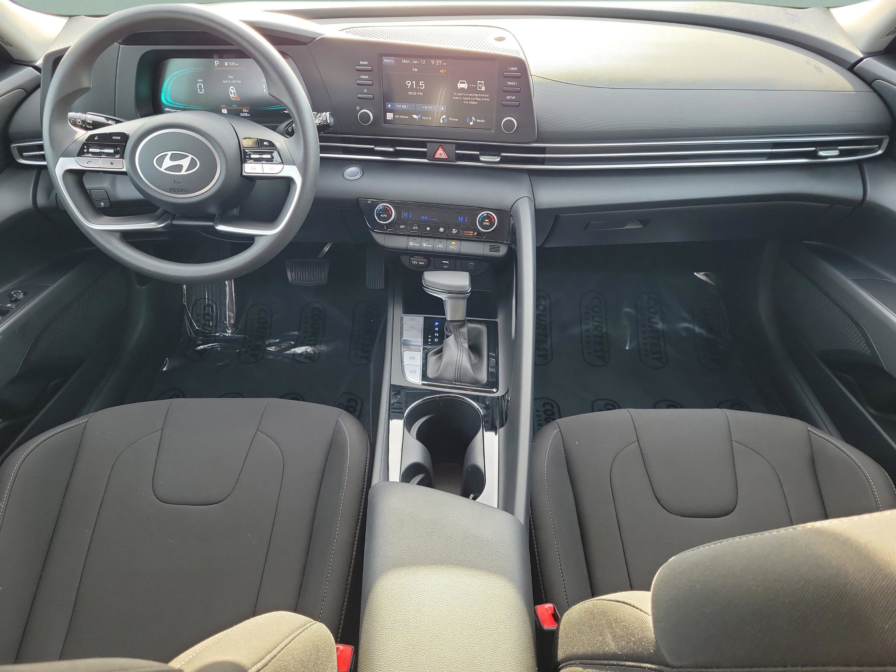 Used 2025 Hyundai Elantra Blue image 8