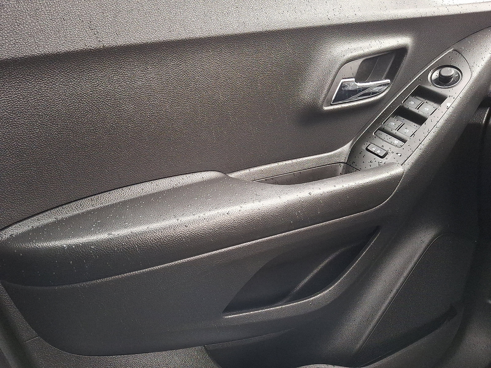 Certified 2022 Chevrolet Trax LS w/ Tint and Cruise Package image 13