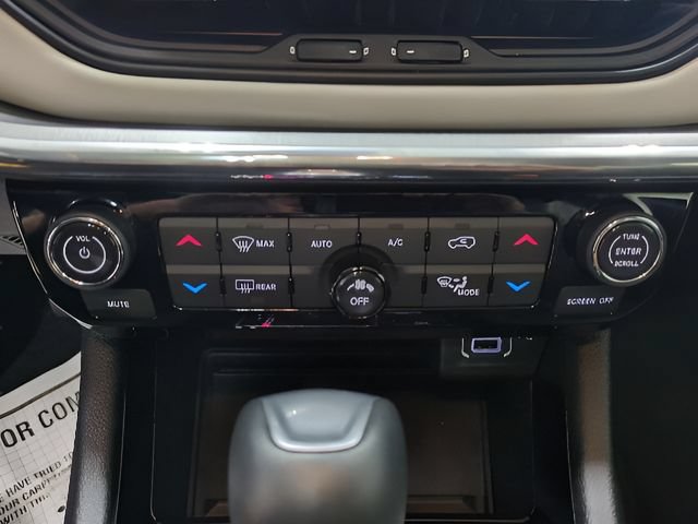 Used 2024 Jeep Compass Limited w/ Elite Group AWD/4WD image 10