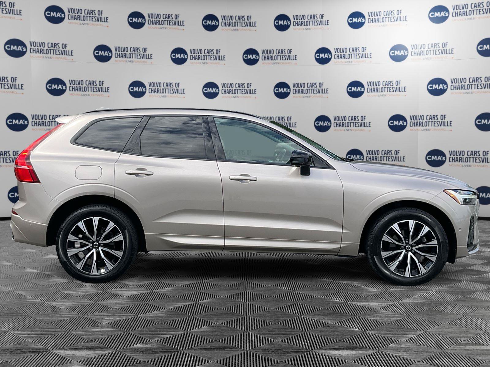 Certified 2024 Volvo XC60 B5 Plus w/ Climate Package AWD/4WD image 6