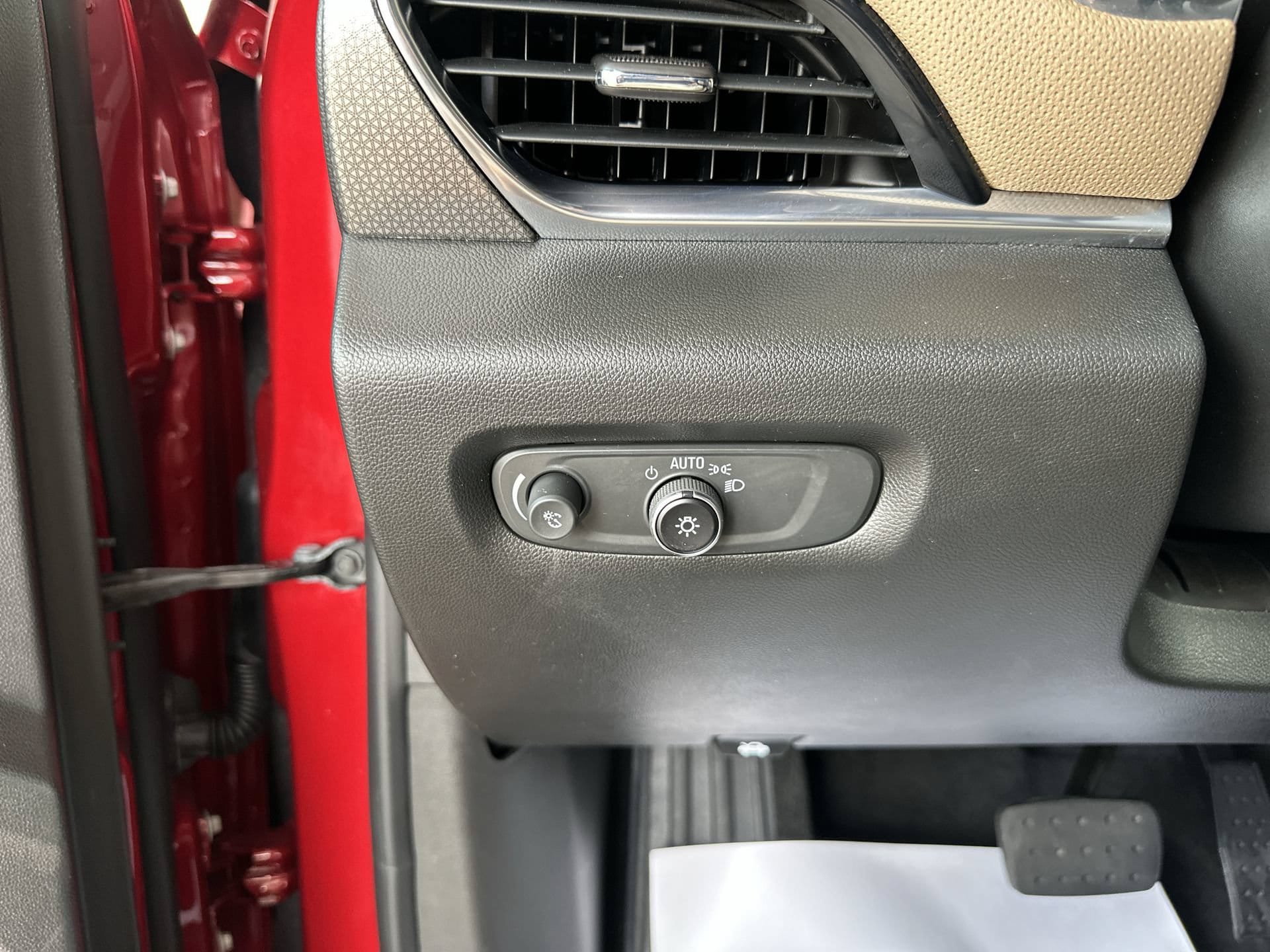 Certified 2023 Chevrolet Traverse Premier FWD image 18