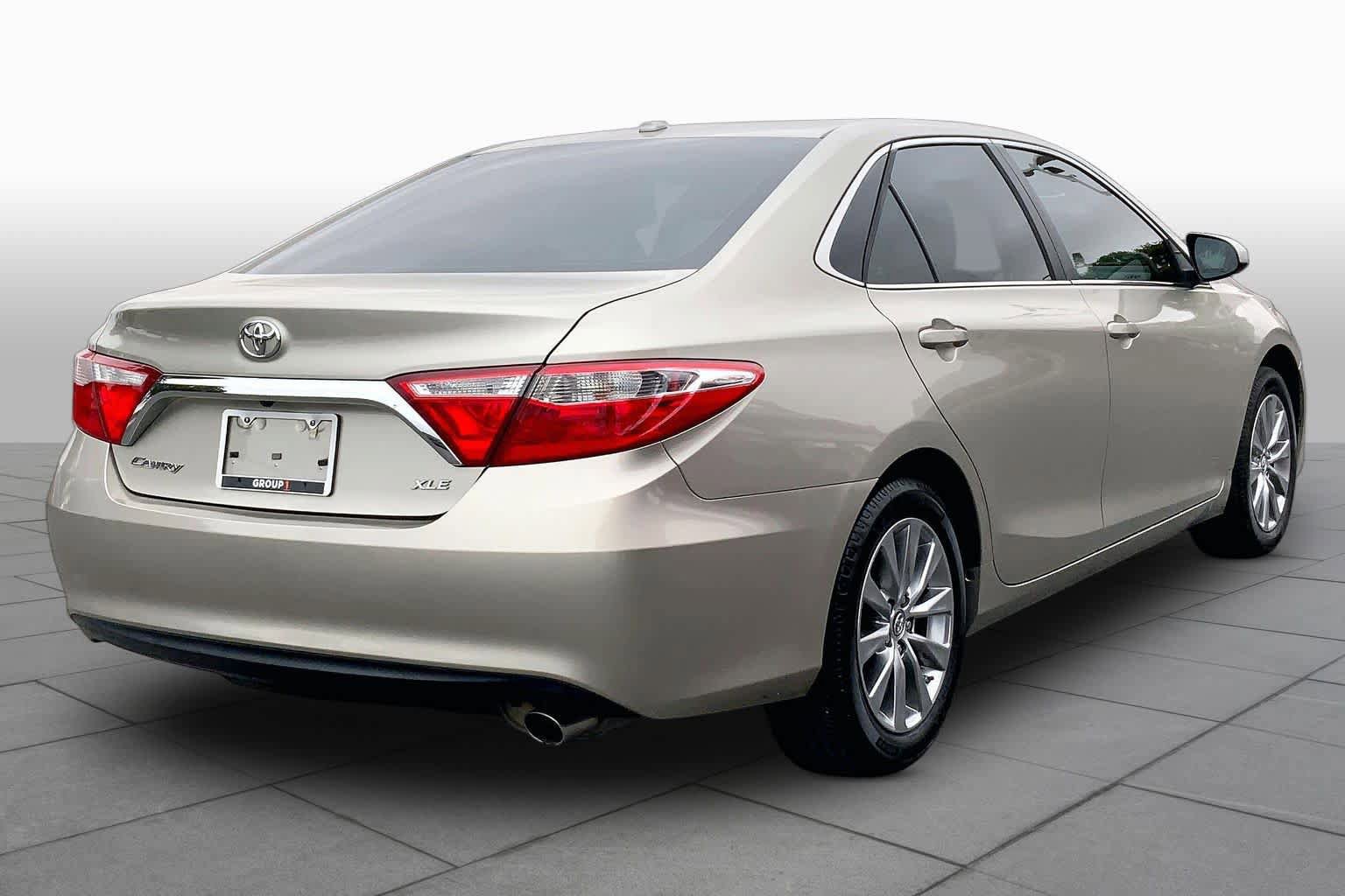 Used 2017 Toyota Camry XLE FWD image 13