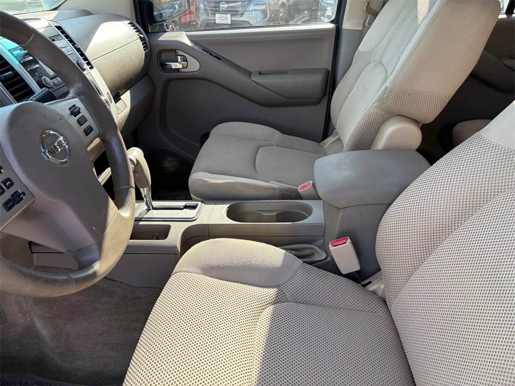 Used 2013 Nissan Frontier SV image 9