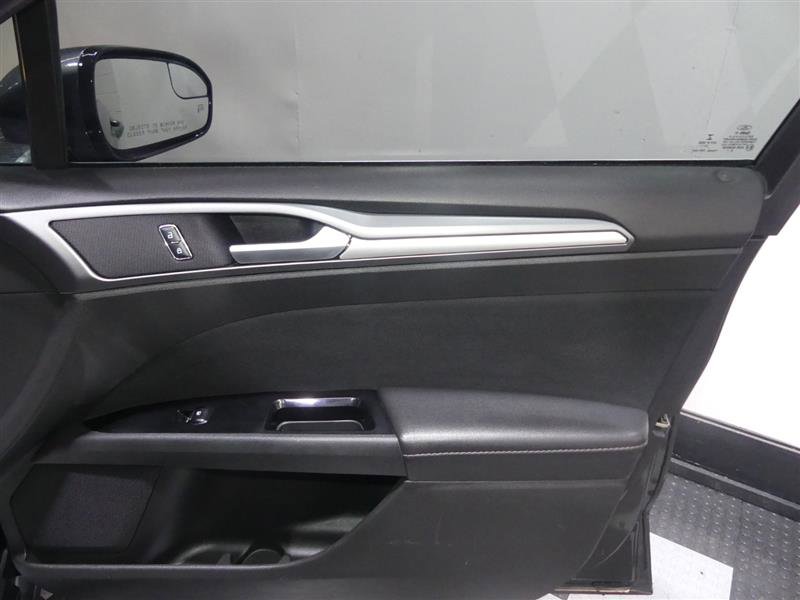 Used 2016 Ford Fusion SE image 18