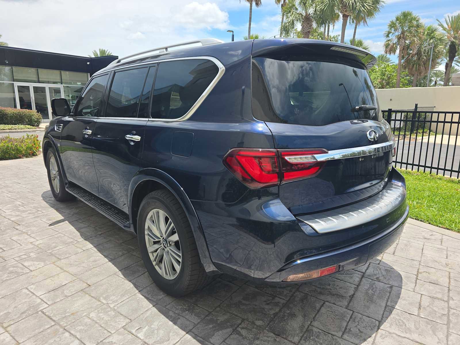 Used 2019 INFINITI QX80 Luxe RWD image 6