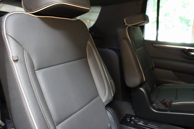 New 2025 Chevrolet Suburban Premier image 12