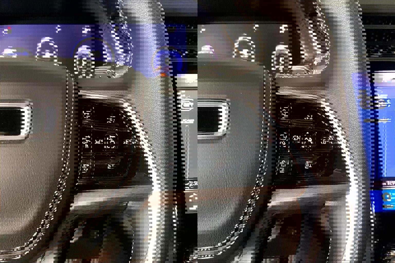 Used 2022 Jeep Grand Cherokee Overland w/ Luxury Tech Group IV image 19