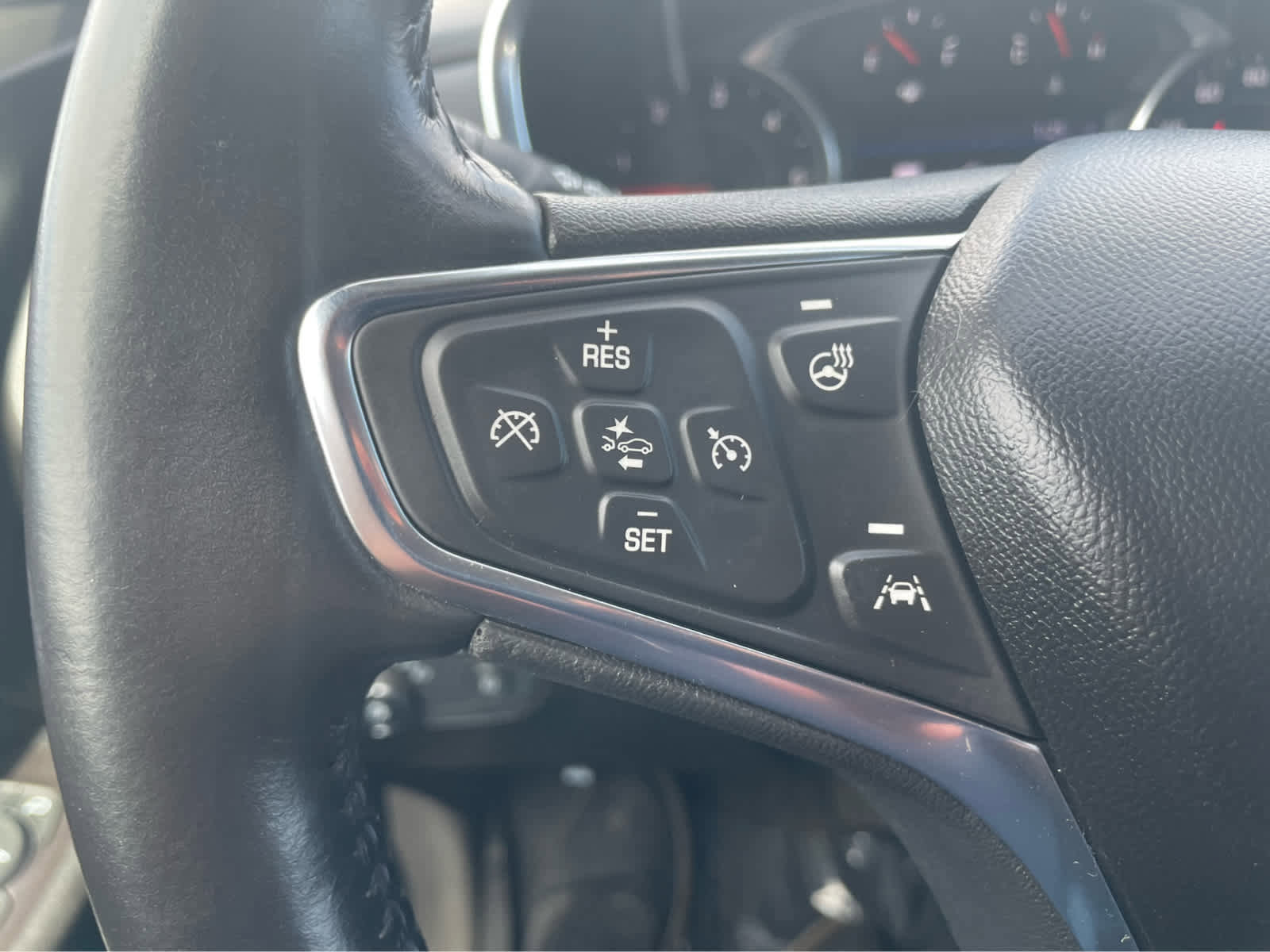 Used 2021 Chevrolet Equinox Premier w/ Premier True North Edition image 17