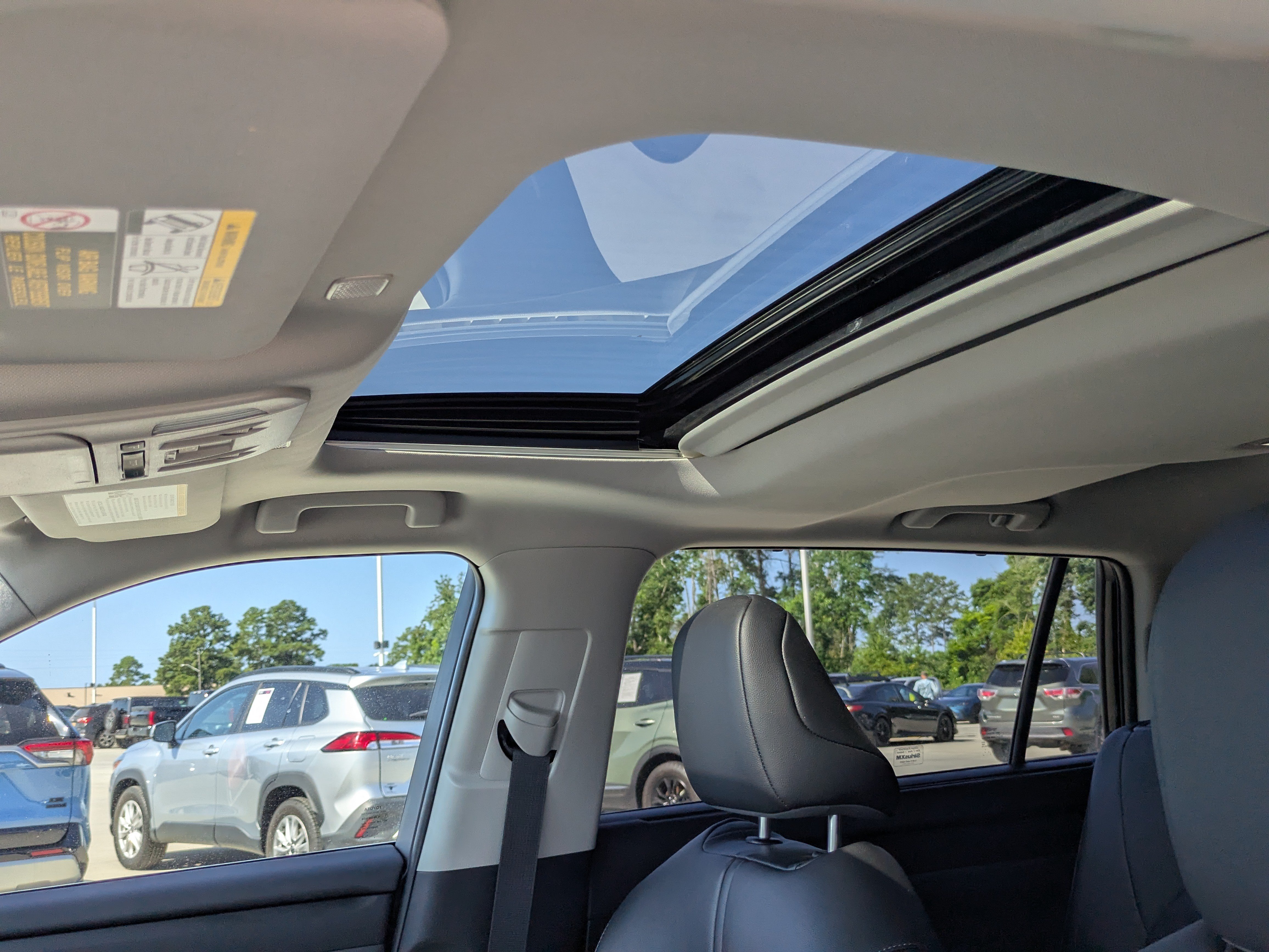 Certified 2024 Toyota Highlander XLE FWD image 12