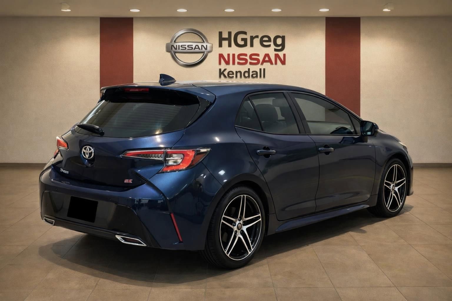 Used 2019 Toyota Corolla SE FWD image 2