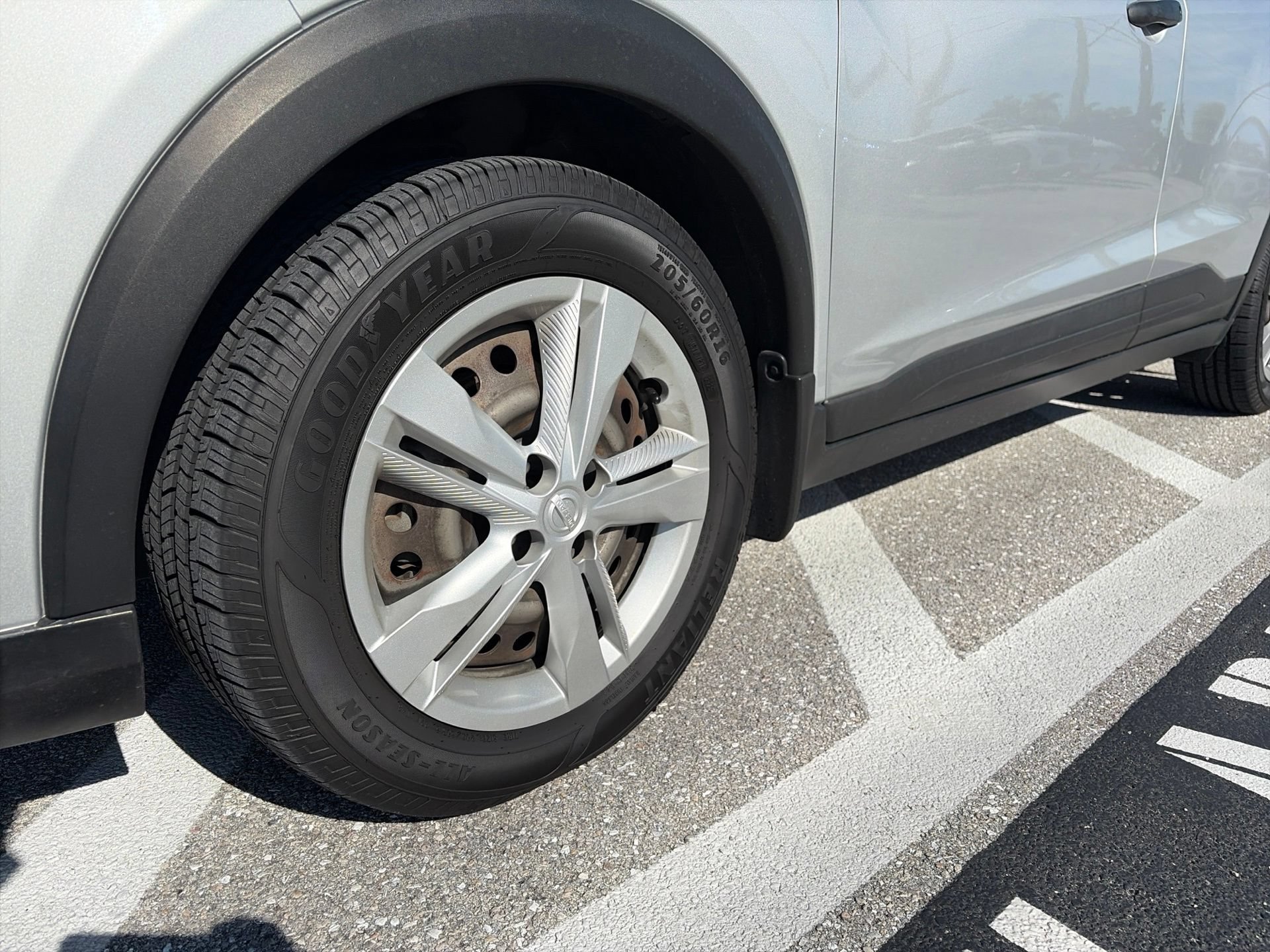 Used 2020 Nissan Kicks S FWD image 13