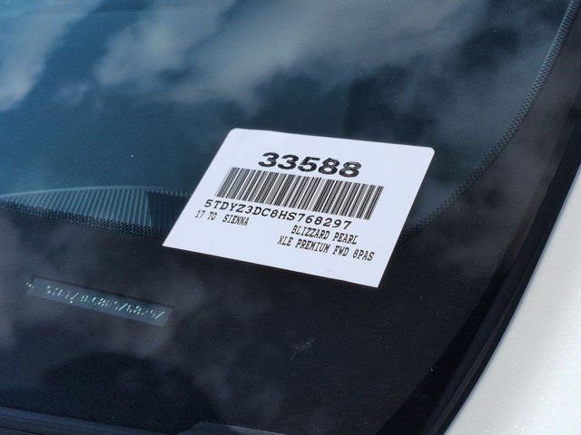 Certified 2017 Toyota Sienna XLE Premium FWD image 18