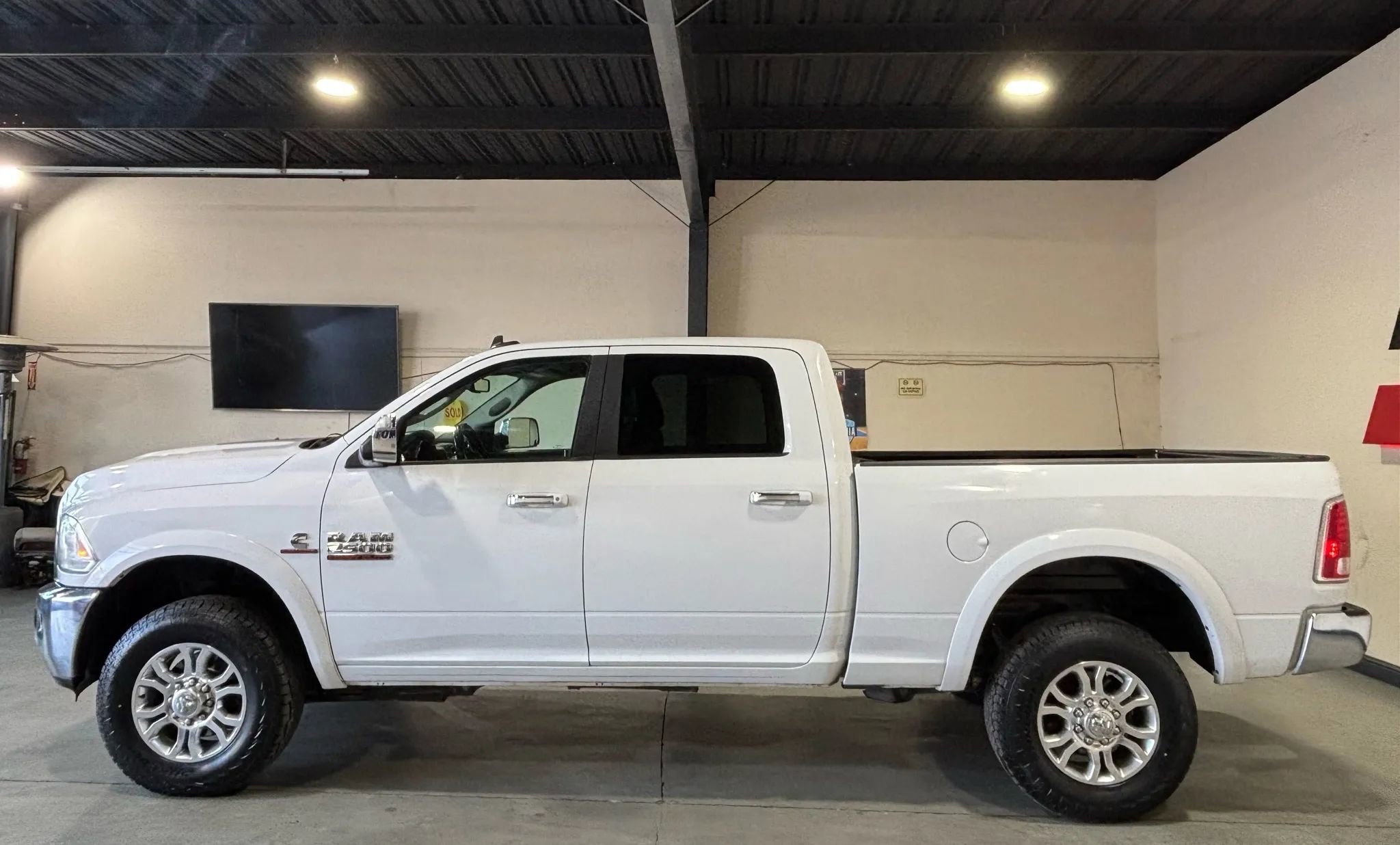 Used 2014 RAM 2500 Laramie AWD/4WD image 7