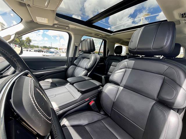 Used 2025 Lincoln Navigator Reserve AWD/4WD image 8