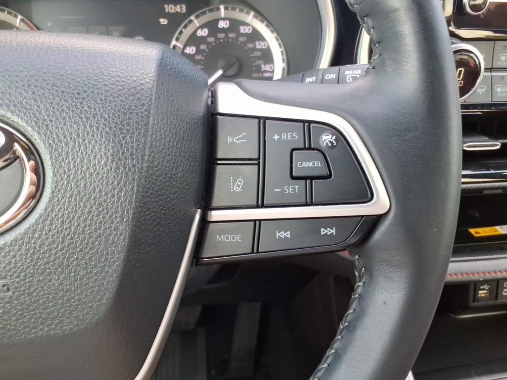 Used 2023 Toyota Highlander XSE FWD image 22