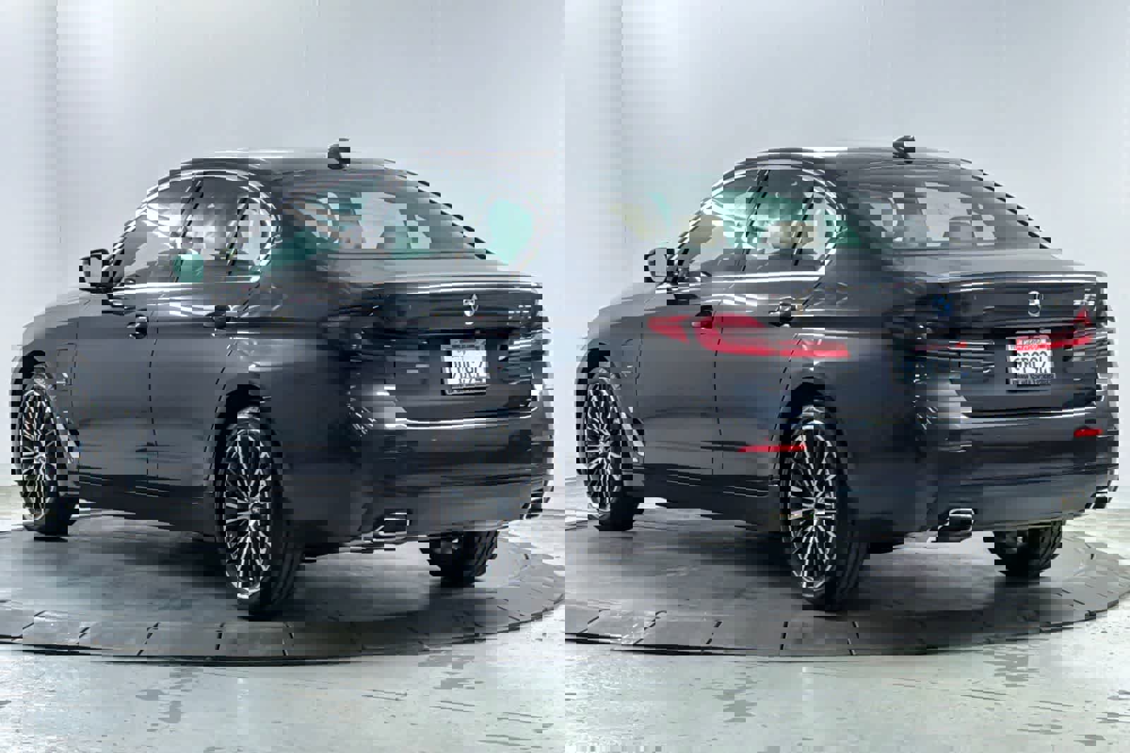 Used 2023 BMW 530e w/ Convenience Package image 6