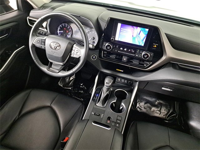 Used 2023 Toyota Highlander XLE image 16