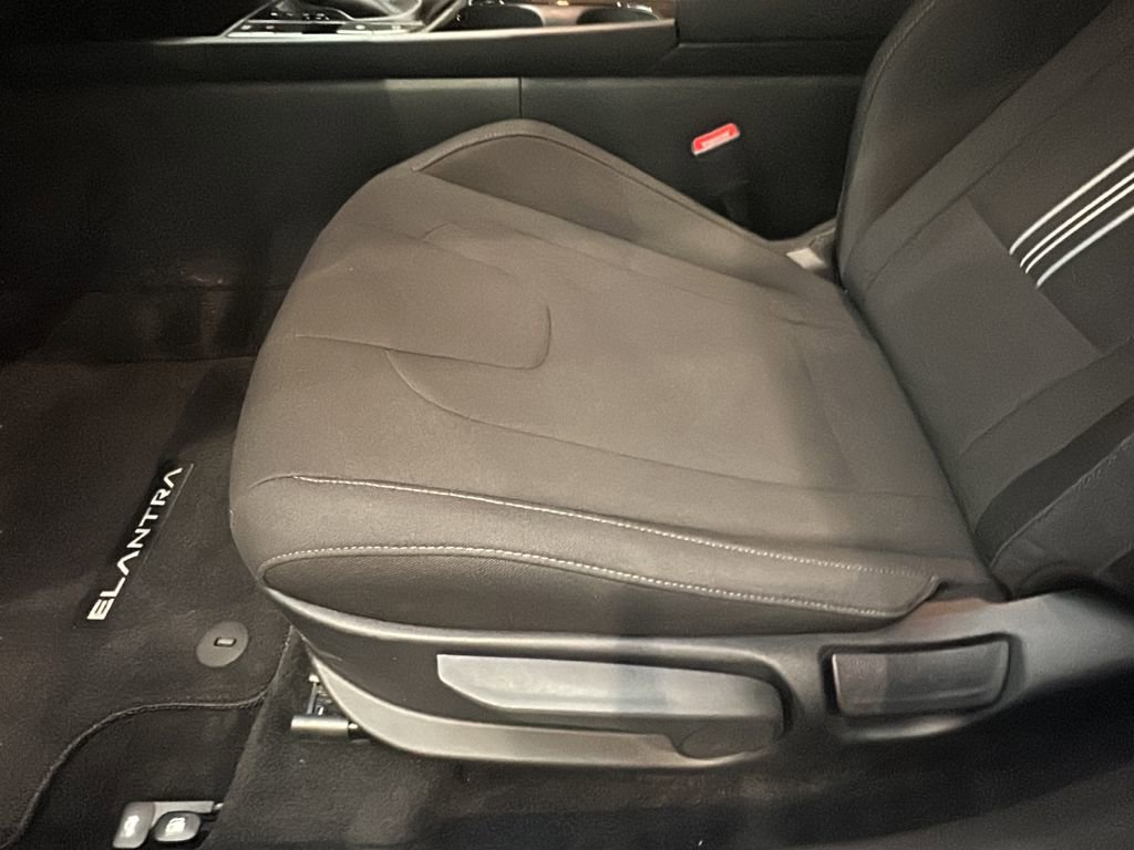 Certified 2025 Hyundai Elantra SEL image 10
