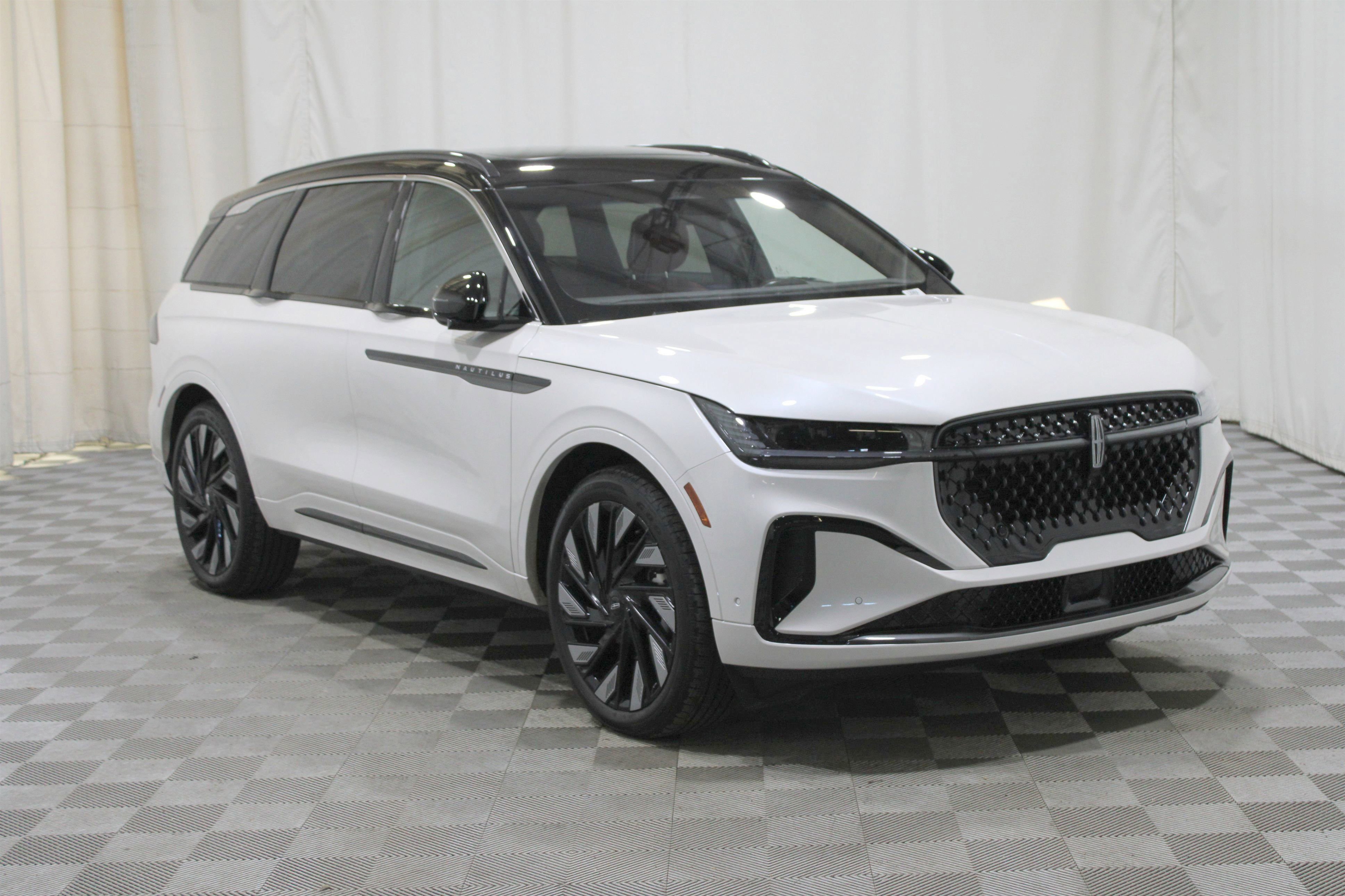 Used 2024 Lincoln Nautilus Black Label w/ Jet Appearance Package (87T)