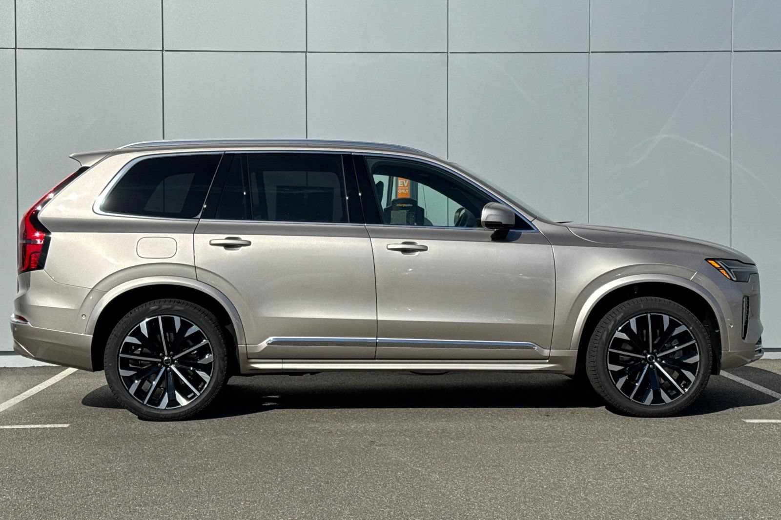 Used 2026 Volvo XC90 T8 Plus w/ Protection Package Premier AWD/4WD image 6
