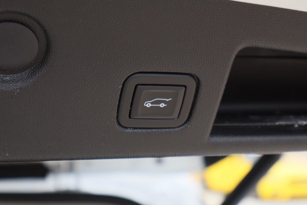 Used 2020 Chevrolet Equinox Premier w/ Premier Redline Edition image 26