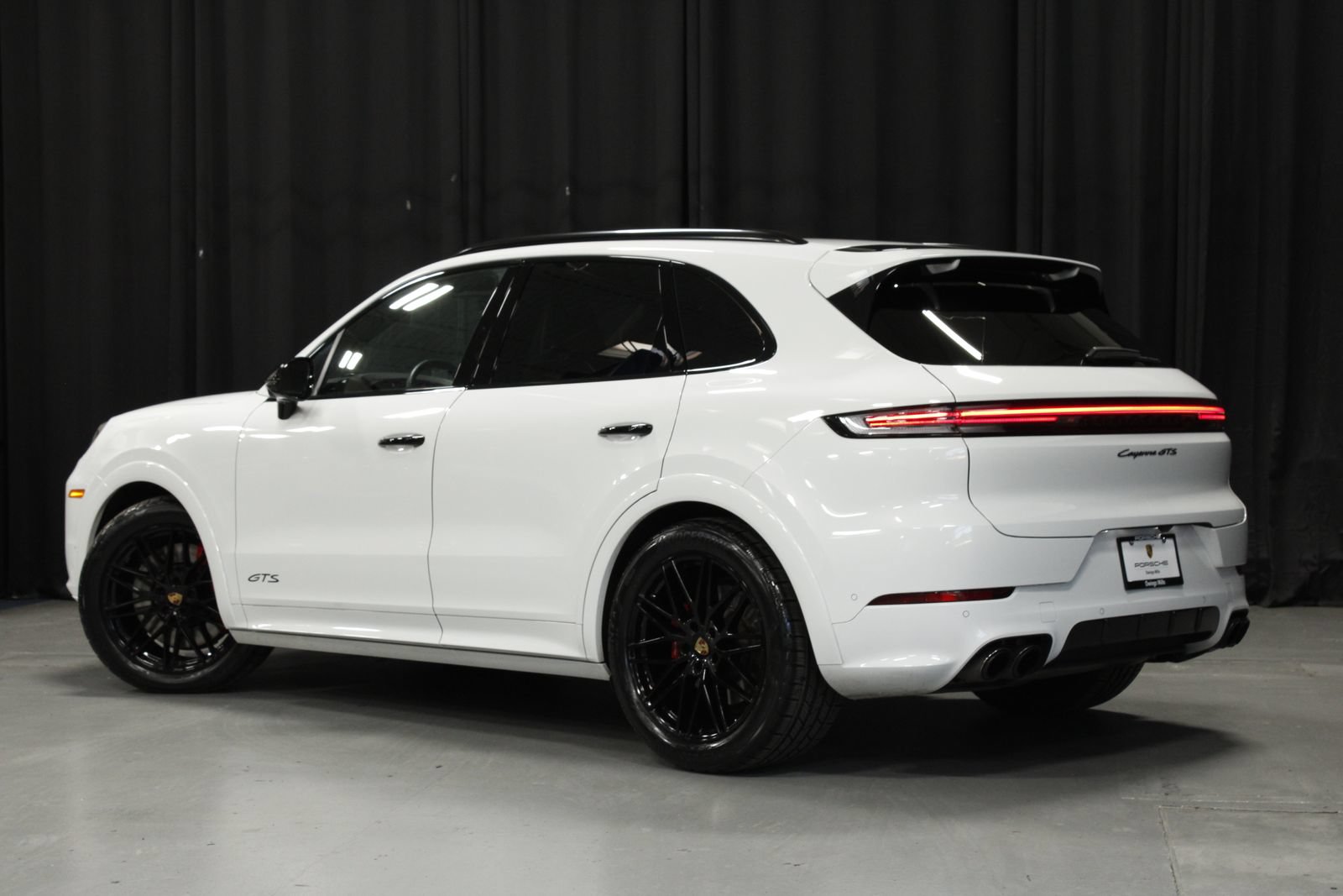 Certified 2025 Porsche Cayenne GTS AWD/4WD image 3