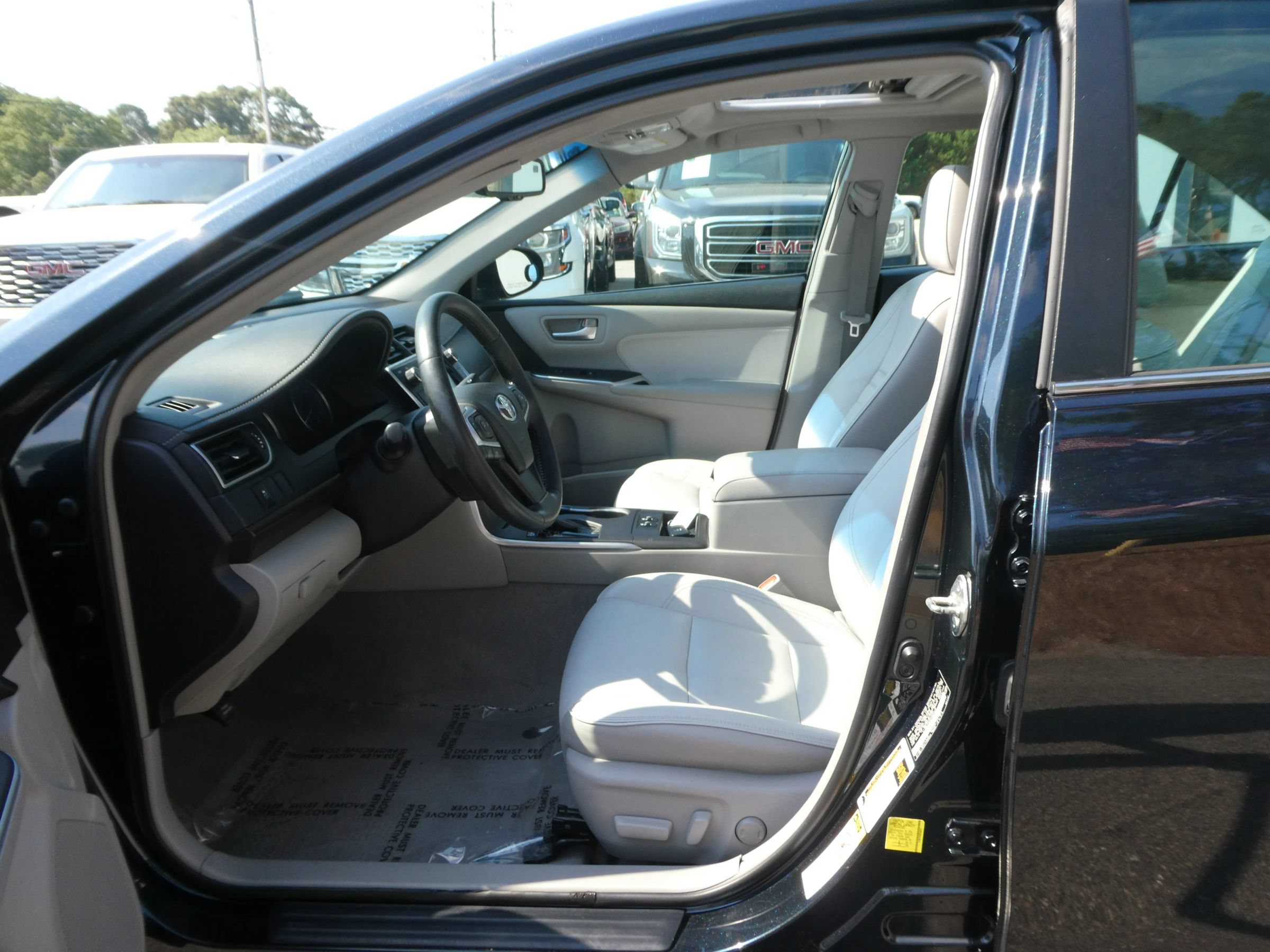 Used 2015 Toyota Camry XLE FWD image 14