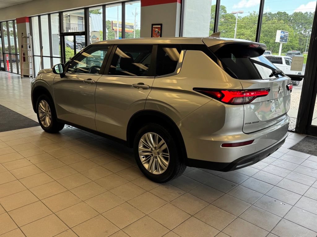 Used 2022 Mitsubishi Outlander ES AWD/4WD image 4
