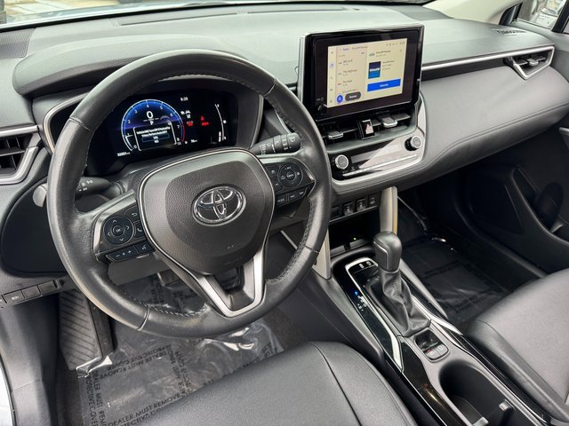 Used 2024 Toyota Corolla Cross XLE image 3