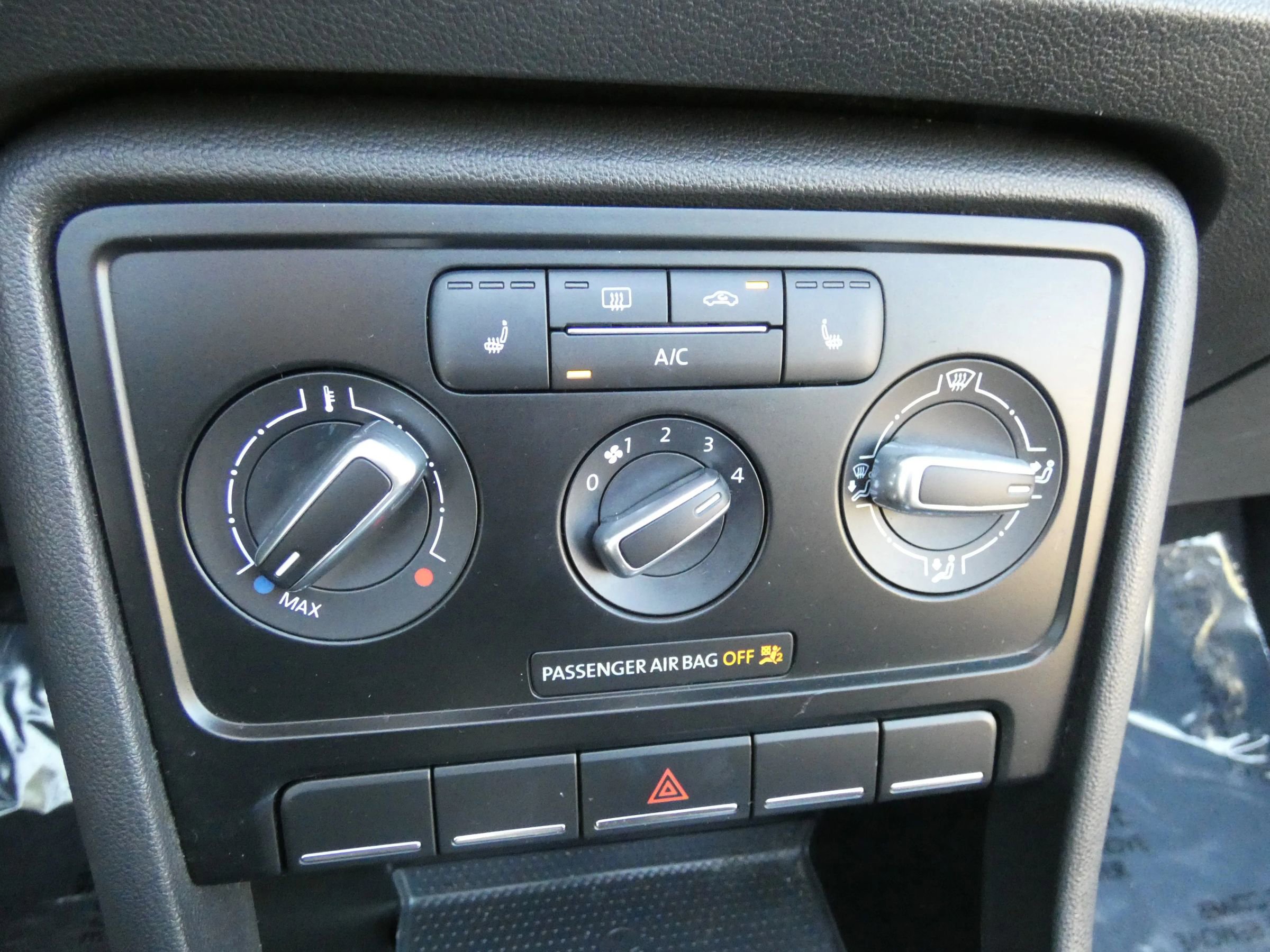 Used 2014 Volkswagen Beetle 2.5 image 44