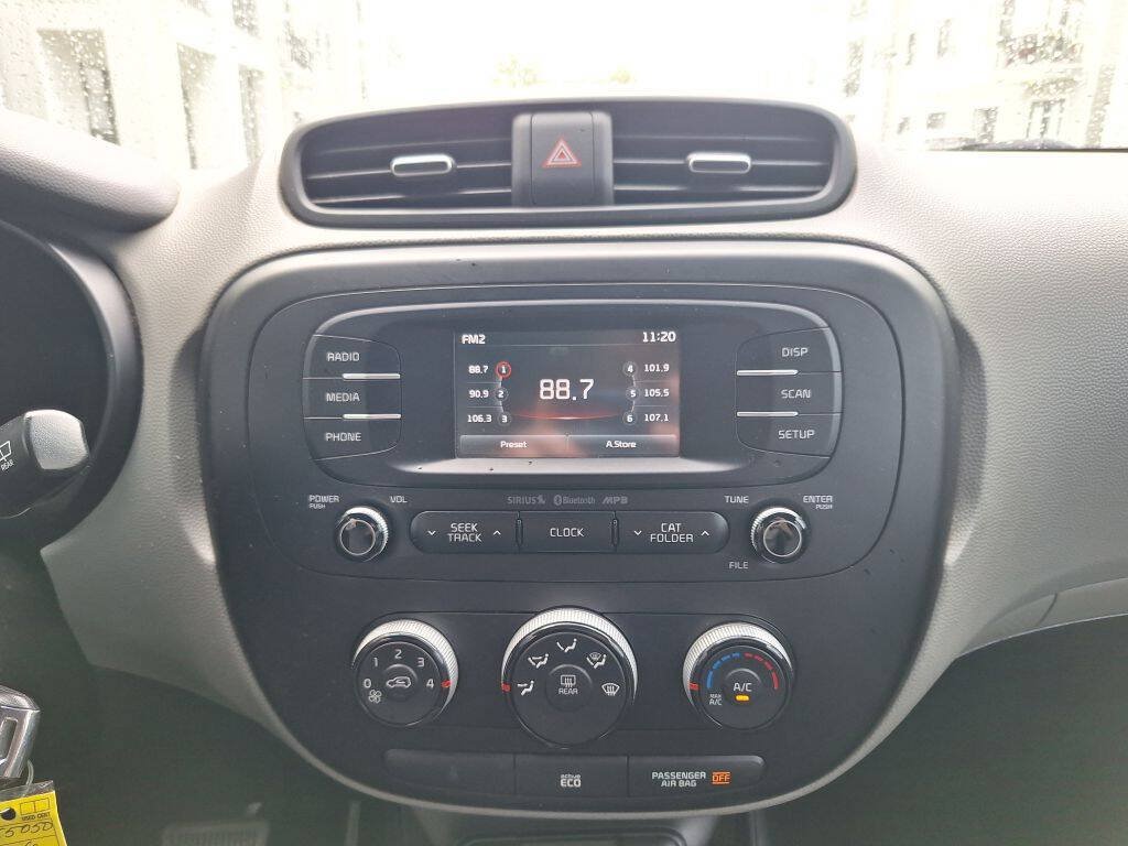 Used 2016 Kia Soul + FWD image 28