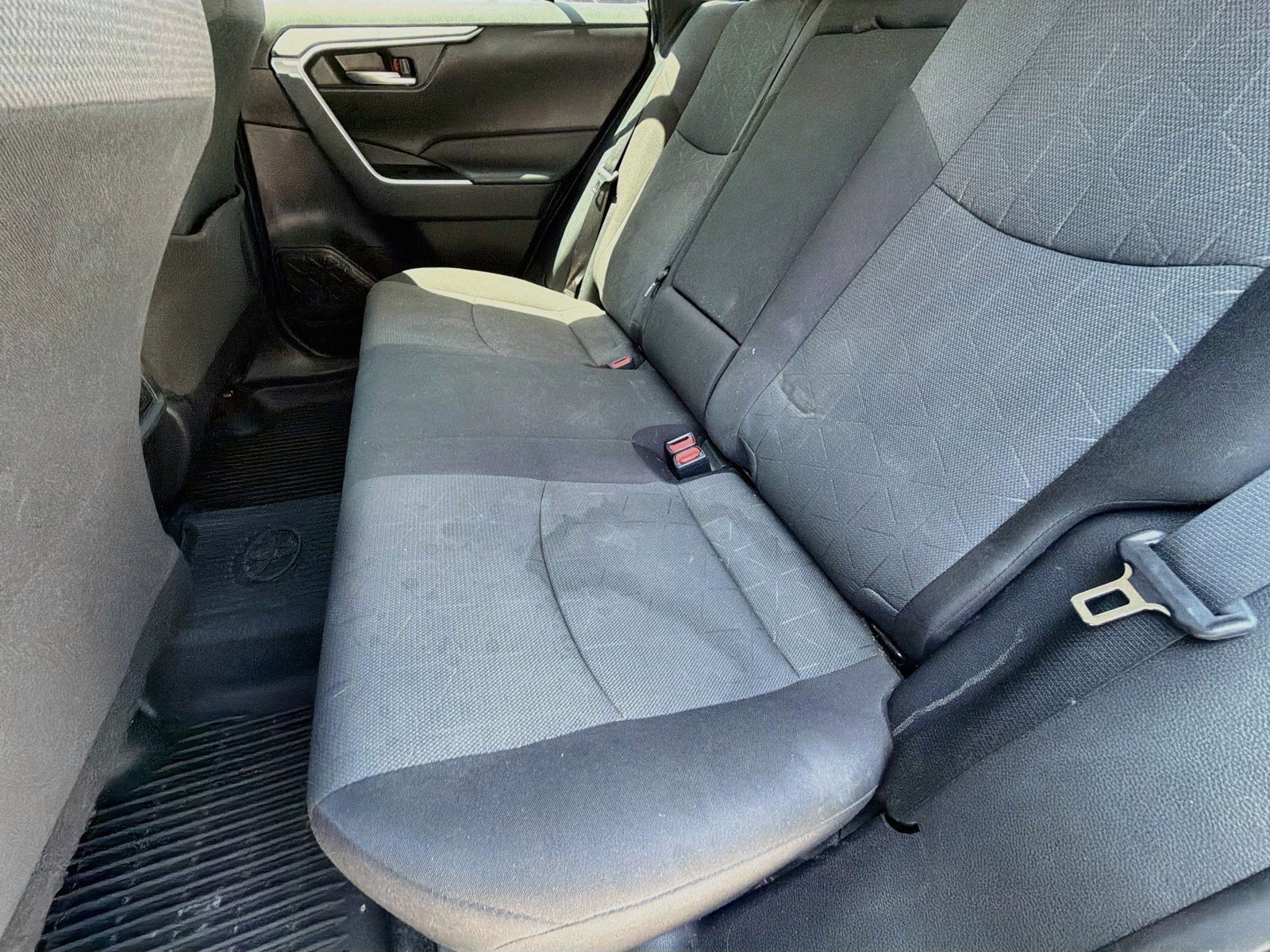 Used 2022 Toyota RAV4 XLE w/ Convenience Package FWD image 12