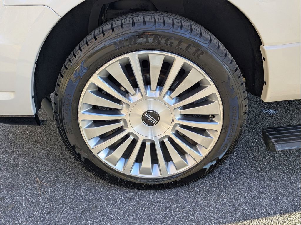 Used 2017 Lincoln Navigator Reserve image 29