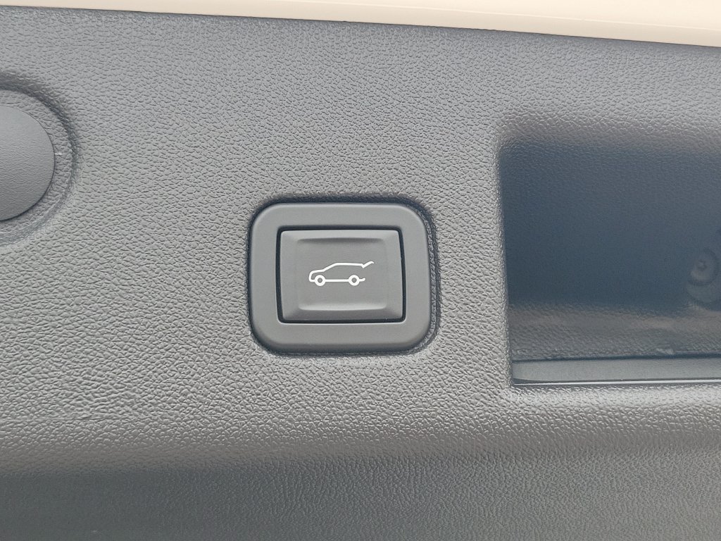 Certified 2024 Chevrolet Equinox LT w/ LPO, Floor Liner Package FWD image 35