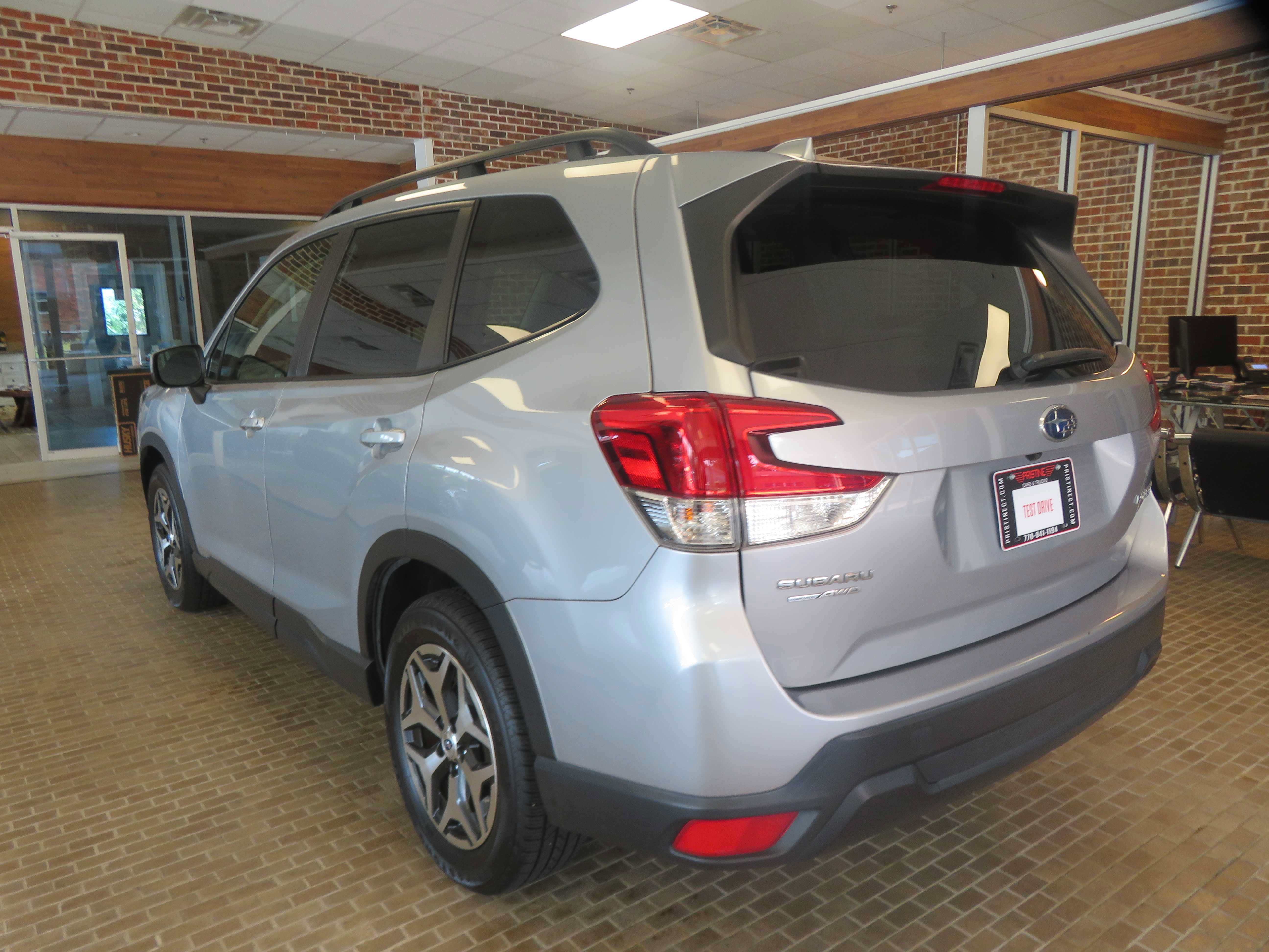 Used 2023 Subaru Forester Premium AWD/4WD image 6