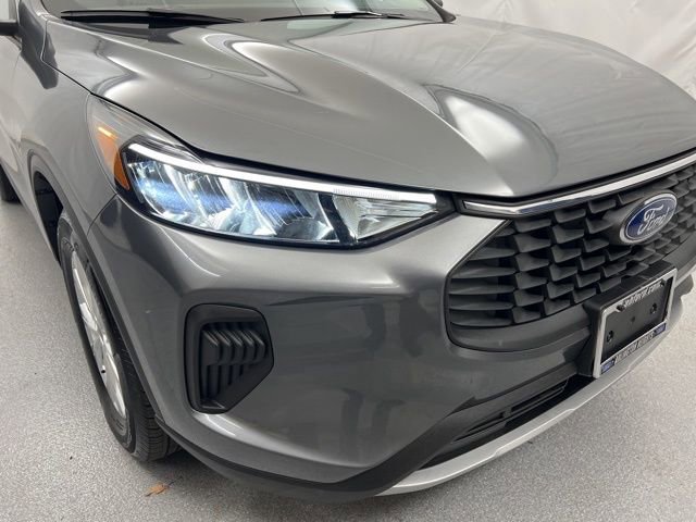 Used 2023 Ford Escape Active w/ Tech Pack #1 AWD/4WD image 2