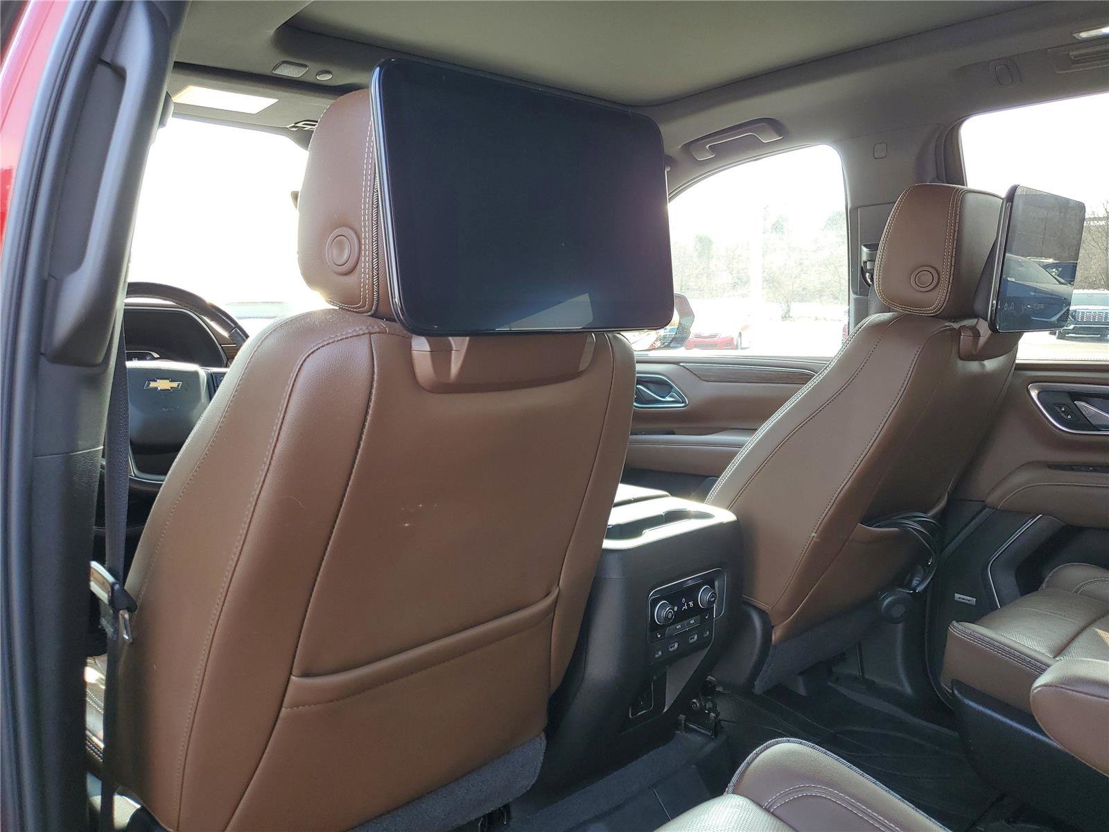 Used 2021 Chevrolet Tahoe High Country w/ Premium Package AWD/4WD image 15