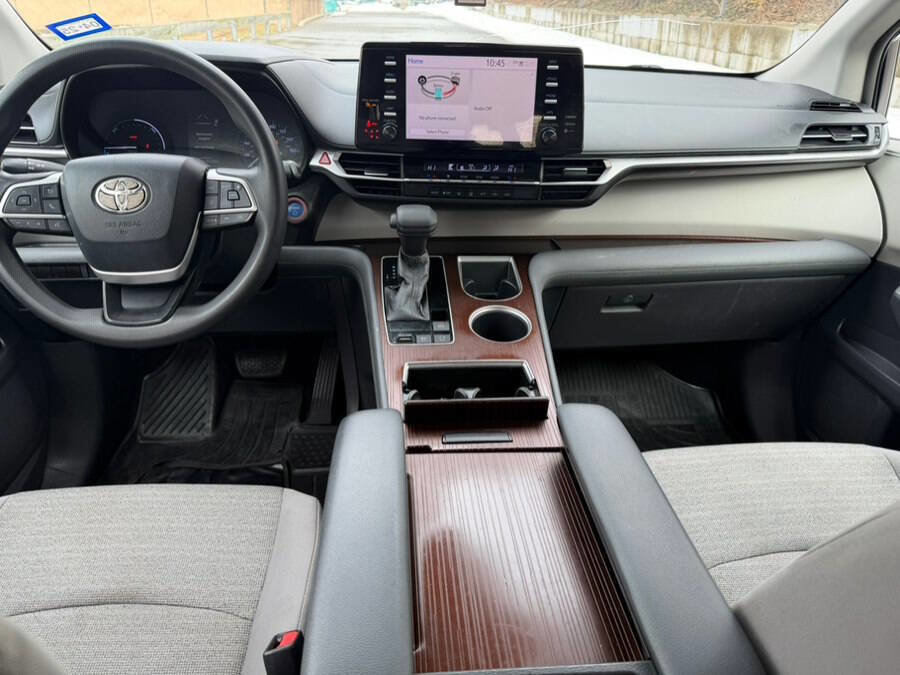 Used 2021 Toyota Sienna LE image 31