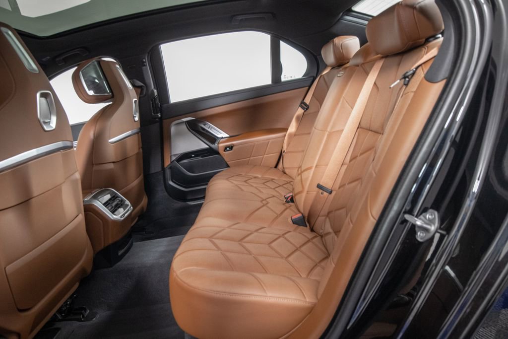 Used 2024 BMW 760i xDrive AWD/4WD image 11